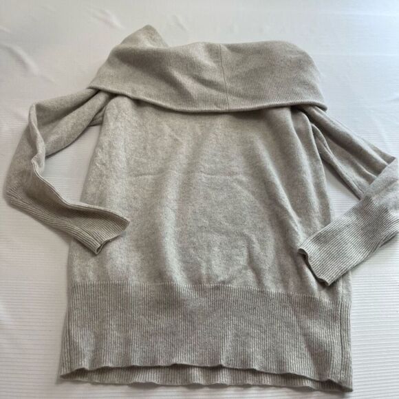Lord & Taylor Cashmere Grey Petite Sweater Size PXS - Picture 6 of 7